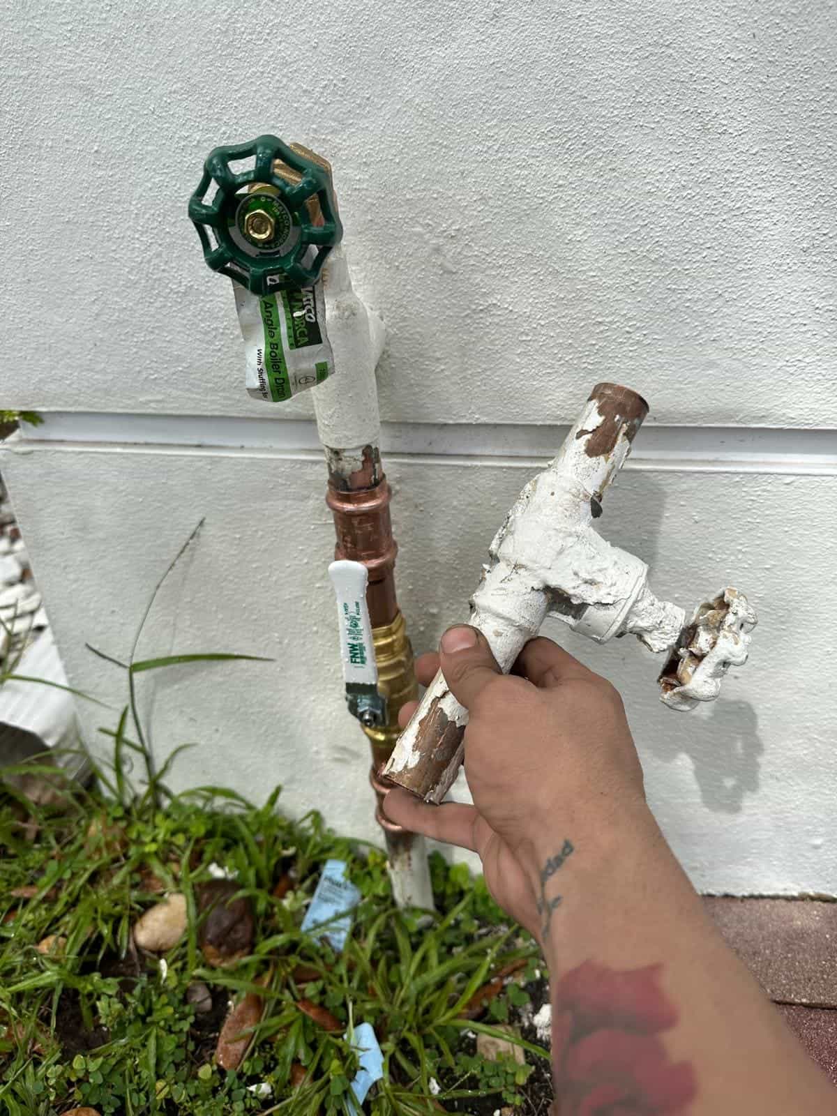 Before and after of a Main valve replacement by a plumber in Miami Dade